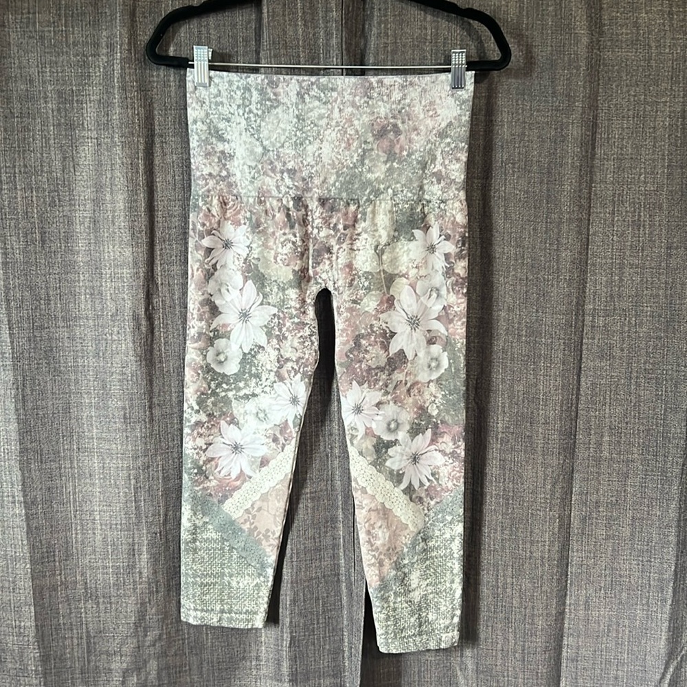 M. Rena gray floral acid wash style cropped leggings one size